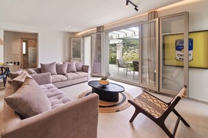 2 habitaciones, escritorio y espacio para trabajar con laptop 