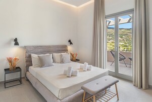 2 habitaciones, escritorio y espacio para trabajar con laptop 