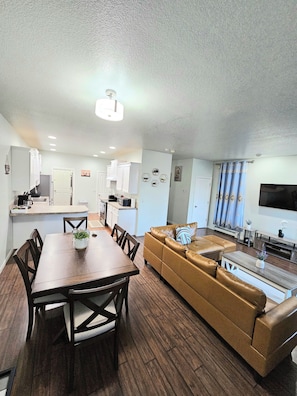 Interior - Spacious and Comfy 3-bedroom Home (Fairbanks)