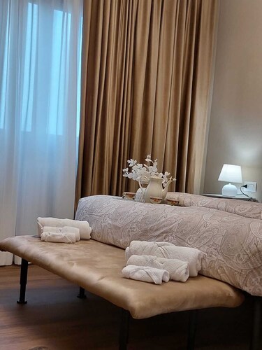 Tuscany Family Getaway Near Florence | Parking + AC | Sleeps 8