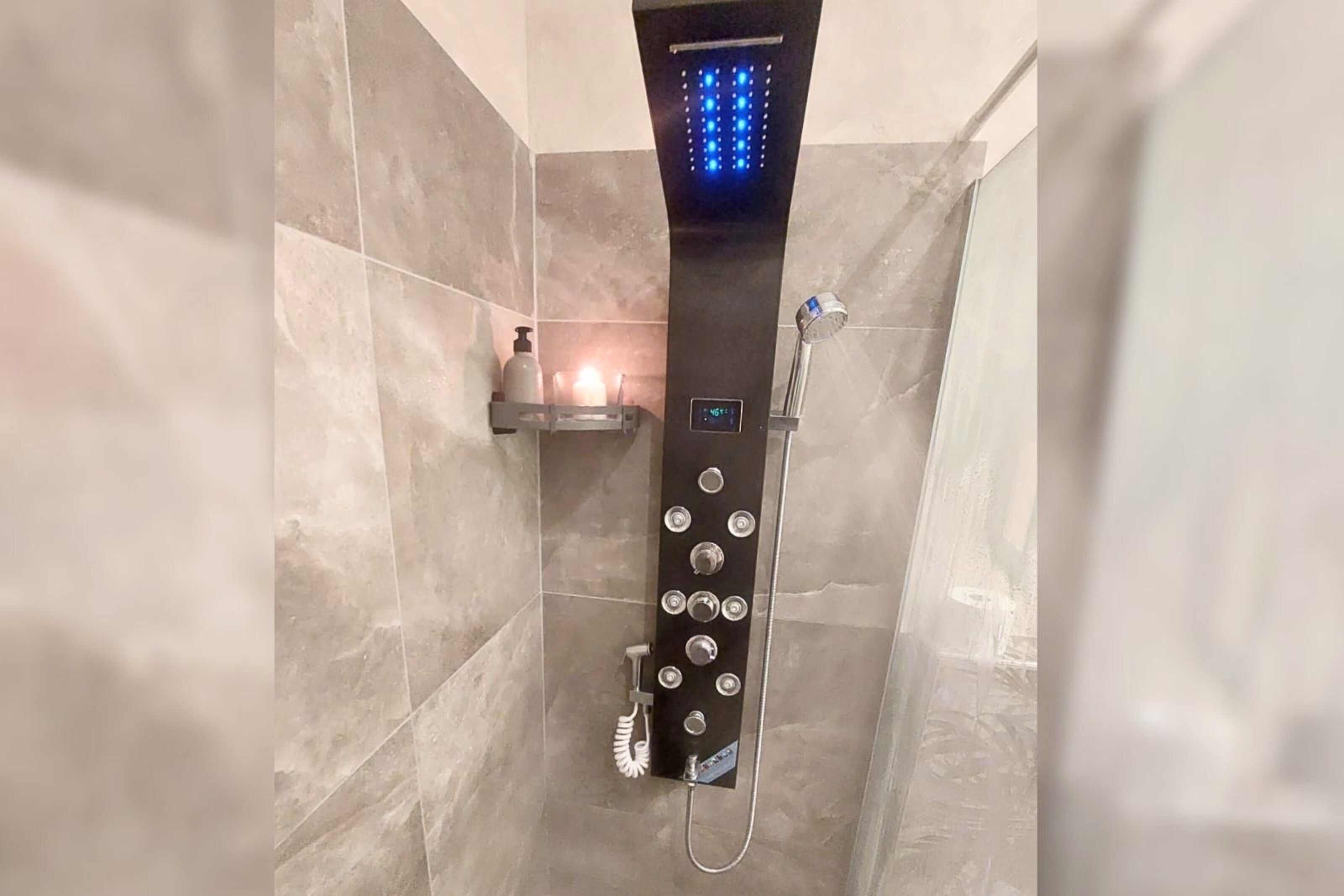 Dusche, Haartrockner, Bidet, Handtücher