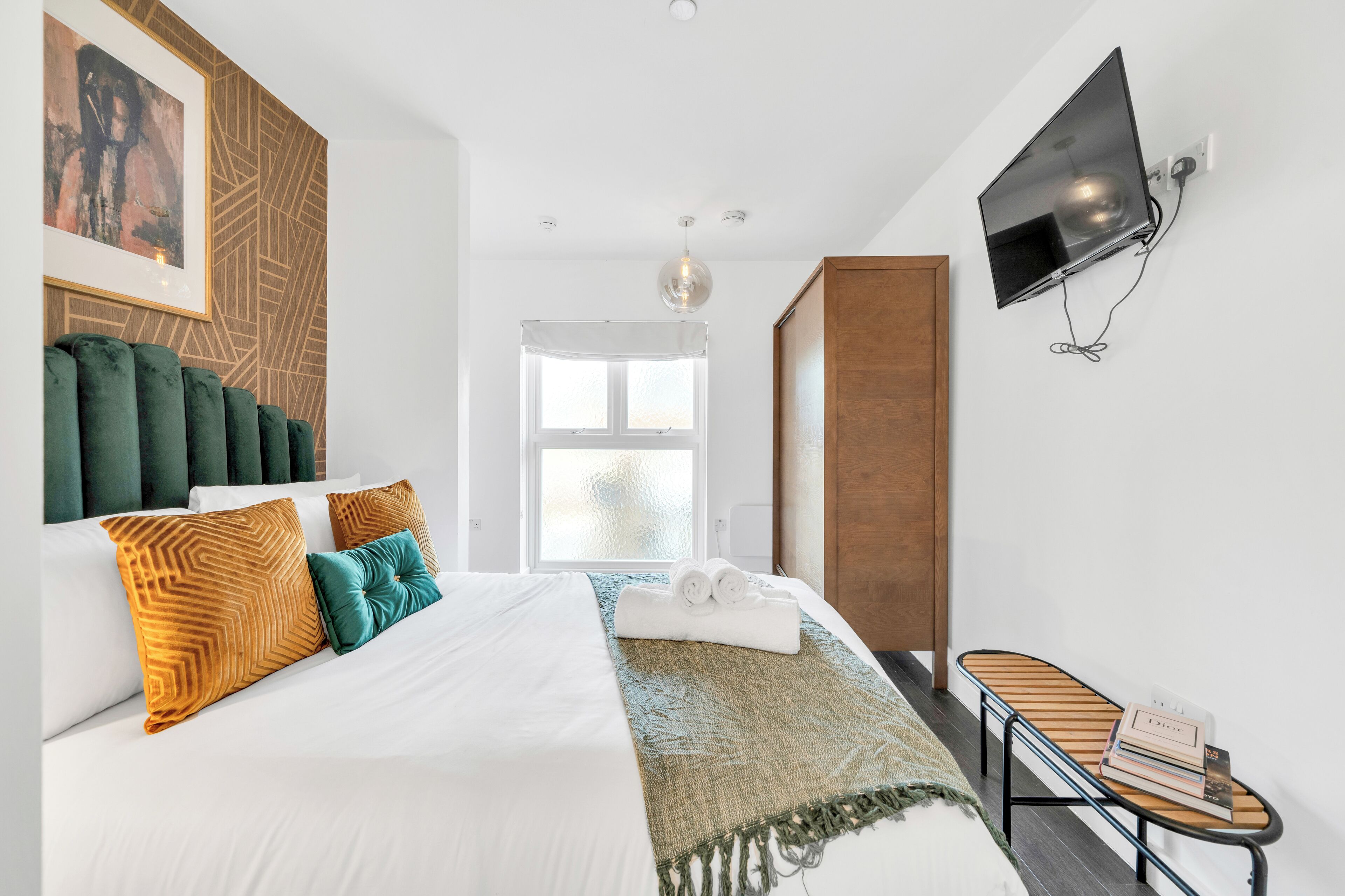 Iron/ironing board, travel crib, WiFi, bed sheets