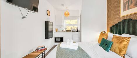 Strykejern/-brett, reiseseng for barn, wi-fi og sengetøy