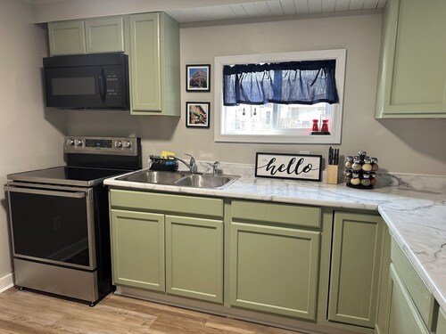 Charming 2-bedroom guest house with WiFi, AC in Franklin