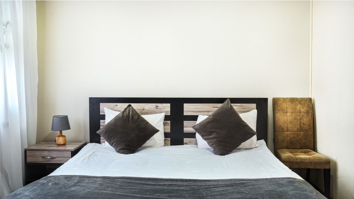 2 多间卧室、熨斗/熨衣板、WiFi、床单