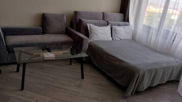 Iron/ironing board, bed sheets