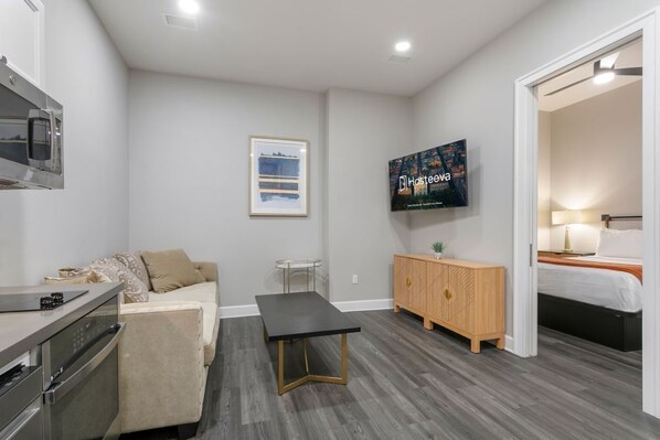 1 makuuhuone, silitysrauta/-lauta, vuodevaatteet