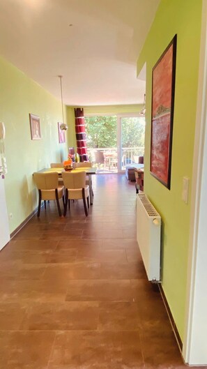 Dining - House directly on the beach, behind the dune, sea view (Breege)