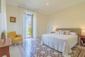 Superior suite, uitzicht op meer | Een strijkplank/strijkijzer, gratis wifi