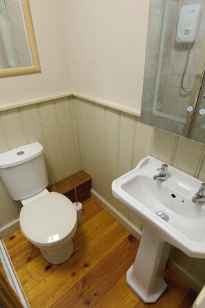 スーペリア コテージ 2 ベッドルーム 禁煙 | バスルーム | バスローブ、スリッパ