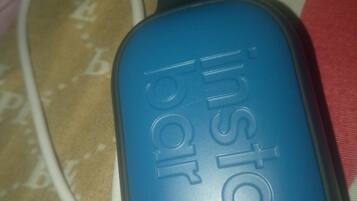 Regadera, bidet, toallas, jabón