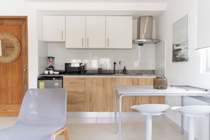 Family Apartment, City View | Private kitchen | Fridge, microwave, stovetop, cookware/dishes/utensils - Landa Mar Boca Chica (Boca Chica)