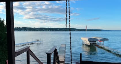 Charming 2-bedroom cabin on Keuka Lake close to Penn Yan & the Keuka Wine Trail