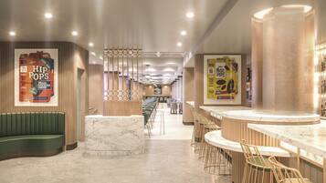 供應午餐、晚餐及歡樂時光優惠