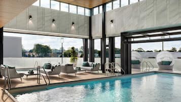 Innenpool, Cabañas (kostenlos), Sonnenschirme