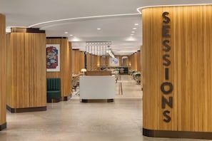 Serves lunch, dinner and happy hour