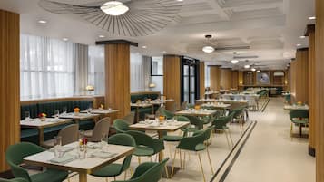 2 restaurants, breakfast served