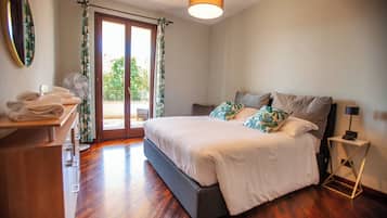 4 habitaciones, caja de seguridad en la habitación y escritorio