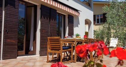 Villa Acqua Blu: Gorgeous villa walking distance to Lake Garda and its beaches