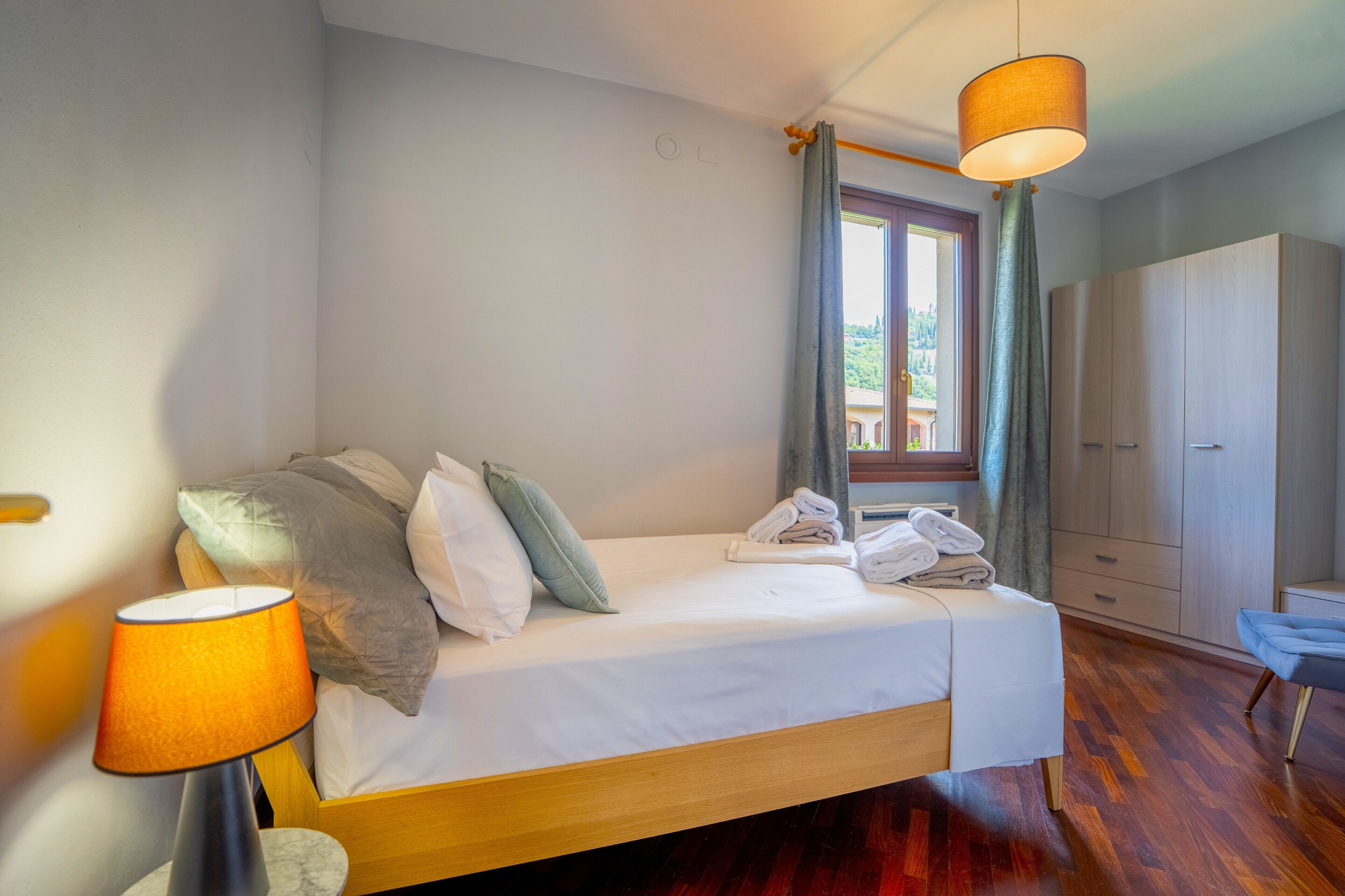 4 bedrooms, in-room safe, desk, iron/ironing board