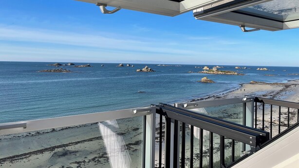 A balcony with a view of the sea and rocky outcrops. - Apartment residence Gulf Stream, Santec, Théven (Santec)