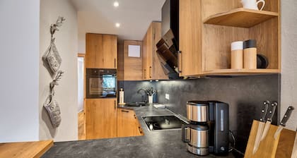 Charming modern apartment "Glitzeralm" close to the ski and Three Lakes area.