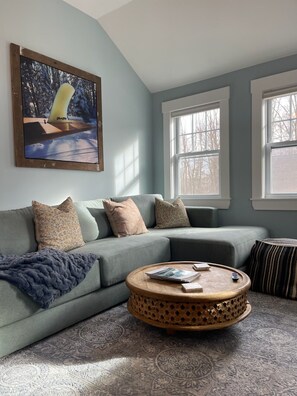 Smart TV, books - Charming Beachside Cottage: 3-Bedroom Retreat Steps from Sand, Shops & Dining! (Ogunquit)