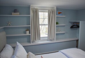 1 bedroom, desk, free WiFi, bed sheets