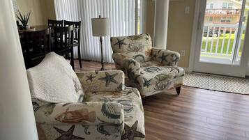 Smart TV, fireplace, offices