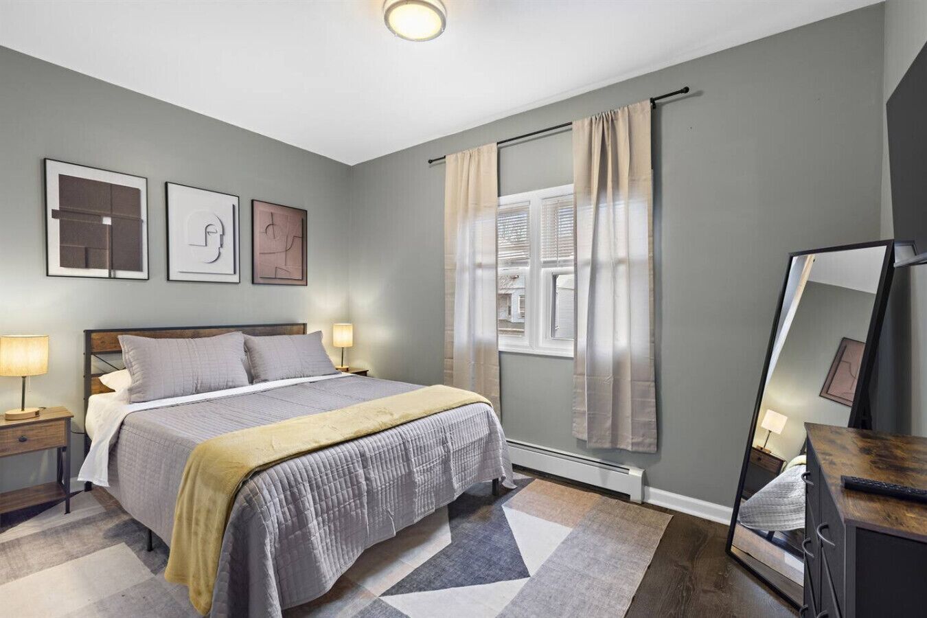 3 bedrooms, desk, iron/ironing board, free WiFi