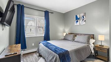 3 bedrooms, desk, iron/ironing board, free WiFi