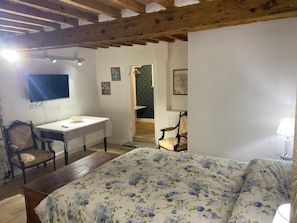 3 bedrooms, iron/ironing board, travel cot, free WiFi