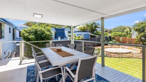 屋外ダイニングエリア