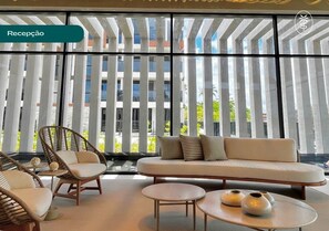 40-inch Smart TV with cable channels, smart speakers - Sintta Experience Cais Eco Residência (Ipojuca)