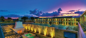 Accessible Queen Room with Modern Comforts – Ideal for Relaxing Getaways!