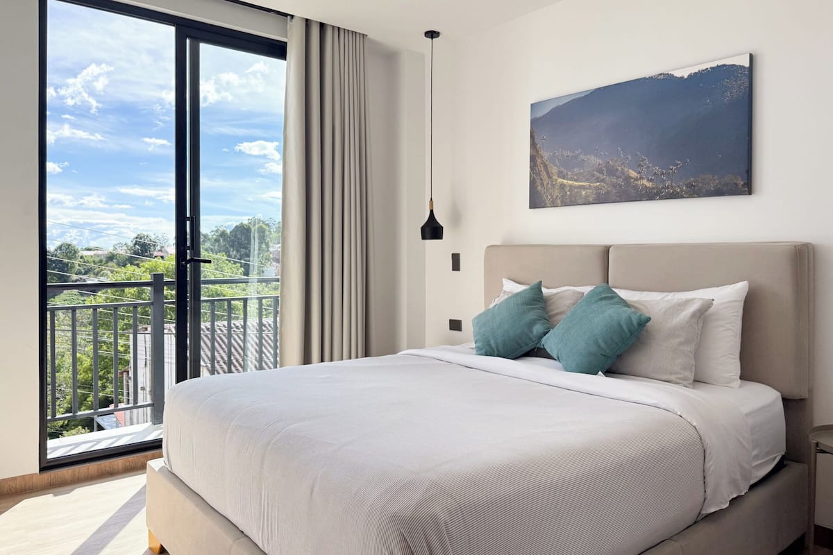 Classic Apartment, Balcony, Hill View
