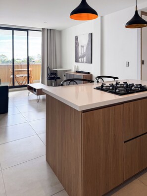 Comfort Apartment, Balcony, Hill View | Private kitchen