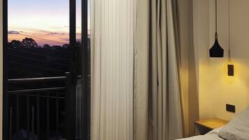 Appartement Confort, balcon, vue colline