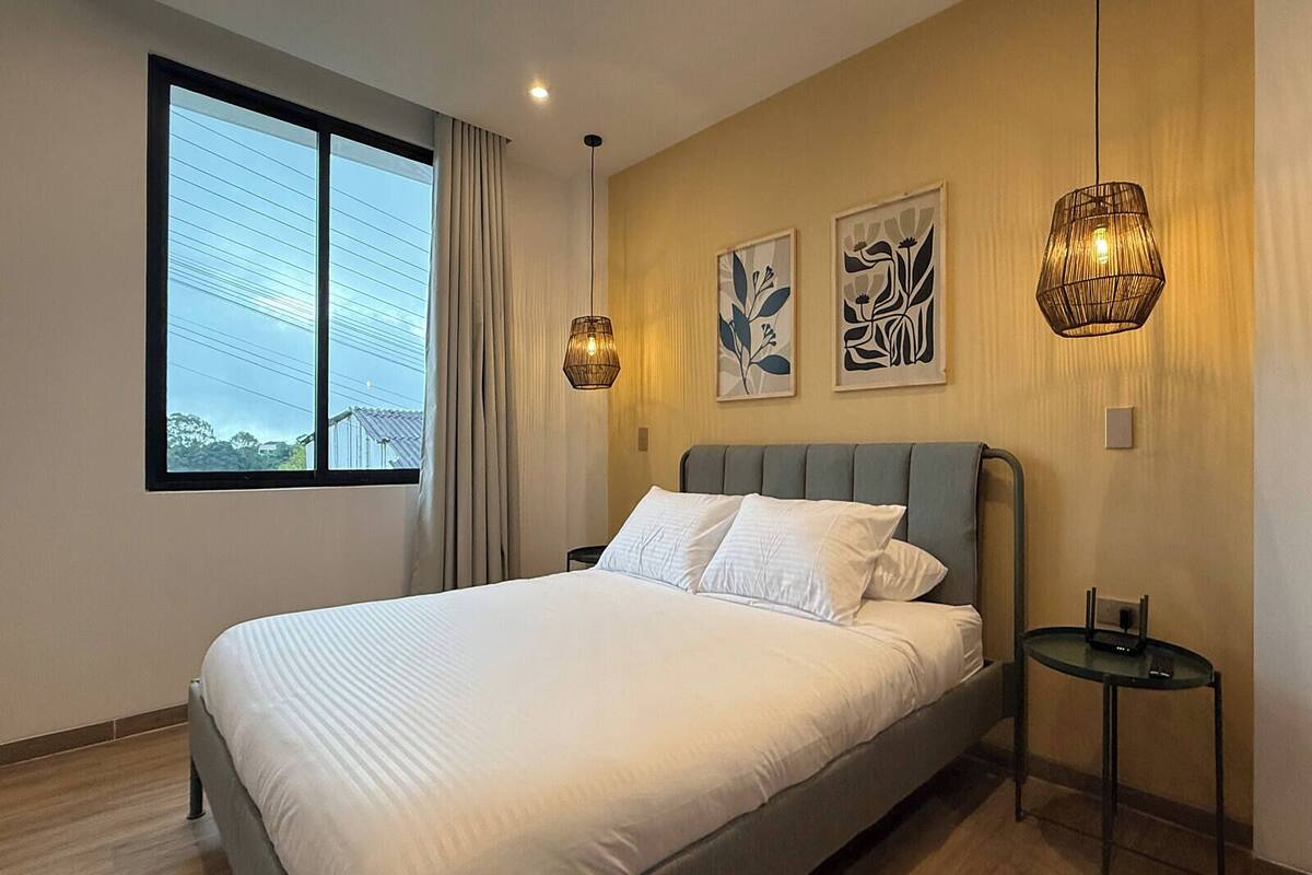 Fjölskylduíbúð | Sérvalin húsgögn, skrifborð, vinnuaðstaða fyrir fartölvur