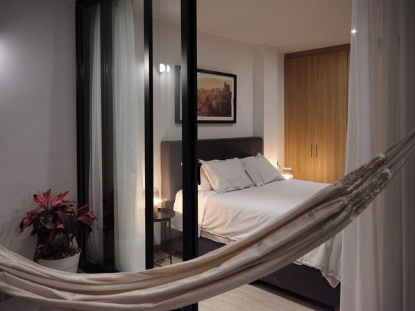 舒适公寓, 阳台, 山景 | 办公桌、免费 WiFi