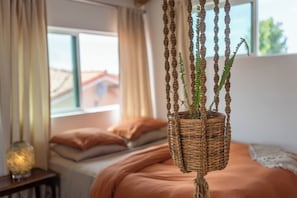6 bedrooms, desk, iron/ironing board, WiFi