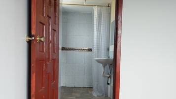 Classic Room, City View | Bathroom | Shower, towels, soap, shampoo