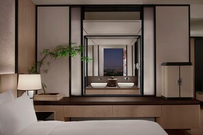 Premier-Zimmer, 1 King-Bett (view) | Minibar, Zimmersafe, Verdunkelungsvorhänge, Bügeleisen/Bügelbrett
