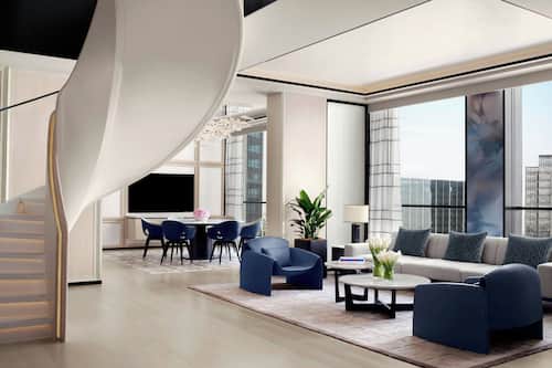 Suite Club, 1 cama King size, para no fumadores | Sala de estar | Televisión