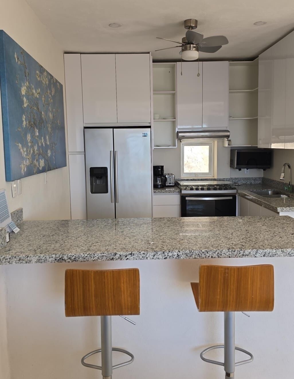 Refrigerador, microondas, horno, placa de cocina