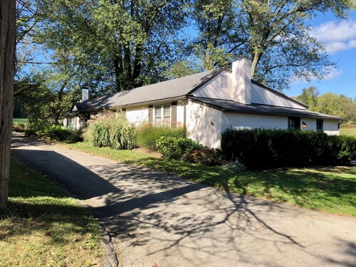 Cozy 3 Bedroom Cottage on farm 