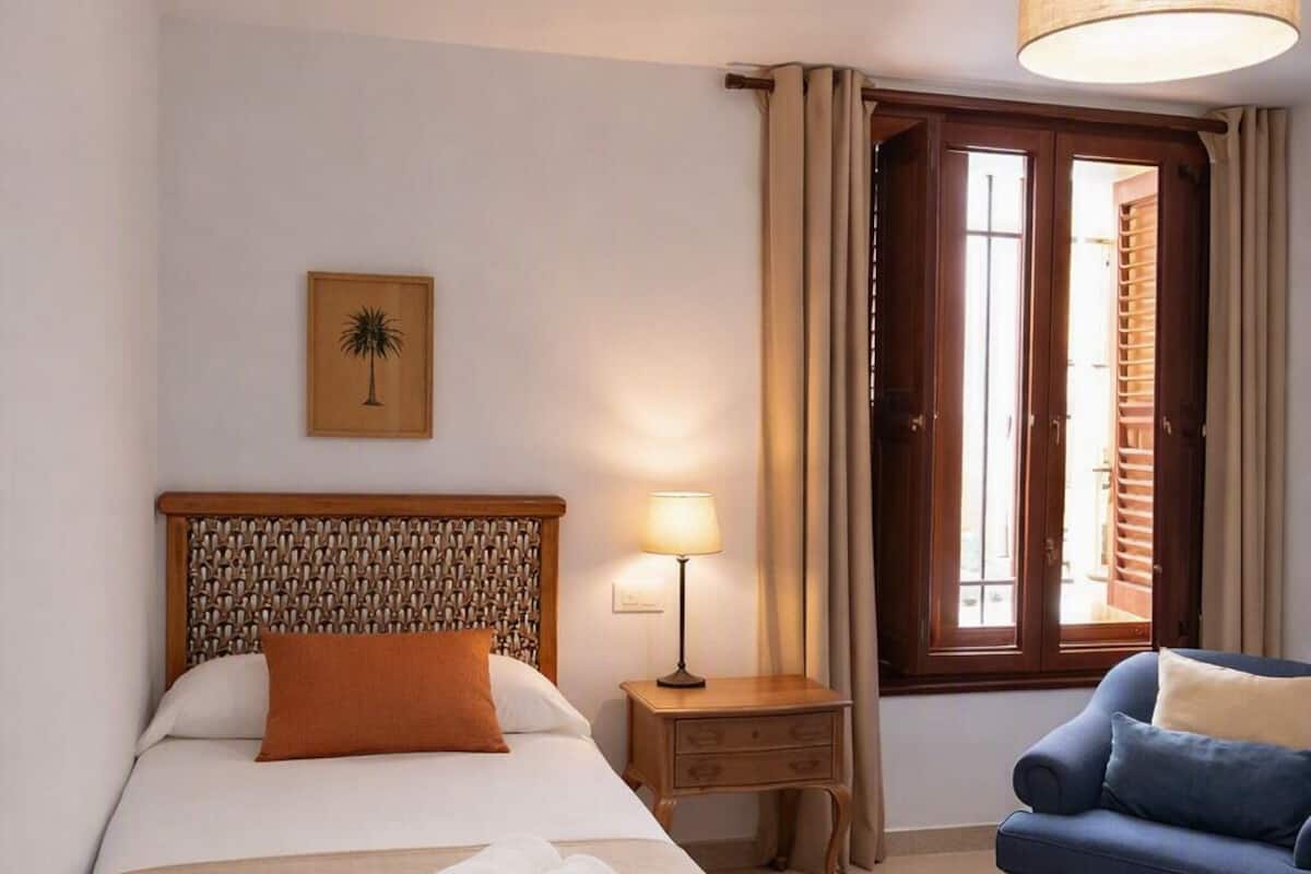 Room, 1 Twin Bed | Desk, laptop workspace, WiFi (free)