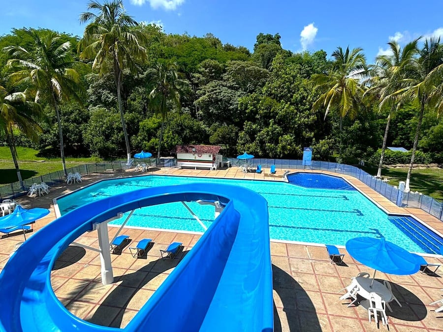 2 outdoor pools