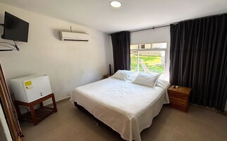 Superior Cabin | Desk, free rollaway beds, free WiFi, bed sheets
