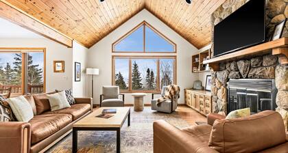 8 Min to Lutsen MTN/Game Garage/ King Beds/Views